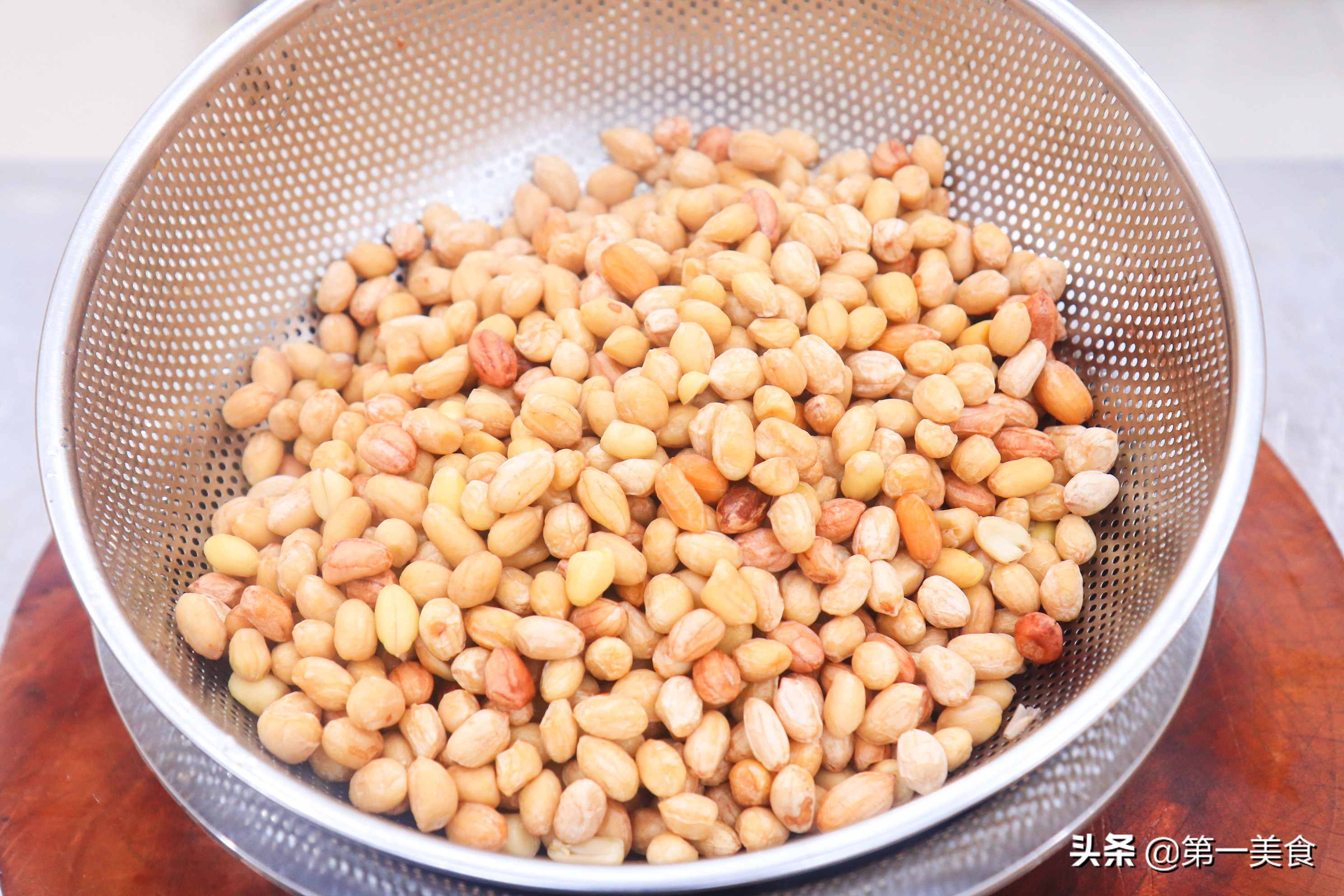 大厨五香酥脆花生米的做法,烤箱盐焗五香花生米简单做法