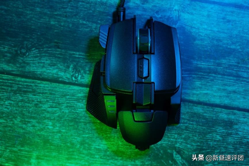 PMW3389加持，模块化设计鼠标骨伽700MEVO评测