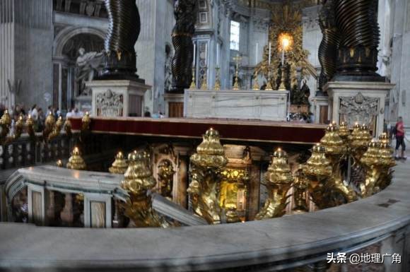 梵蒂冈教皇艾米,梵蒂冈教皇