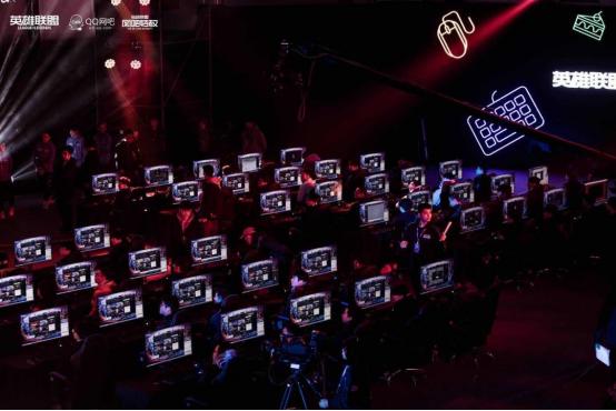 标题：QQ网吧携手8大游戏福利，带来网吧客流回暖攻略