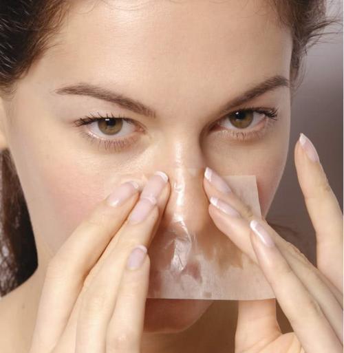 一刮黑头鼻子就长斑,为什么皮肤老是起皮长皱纹