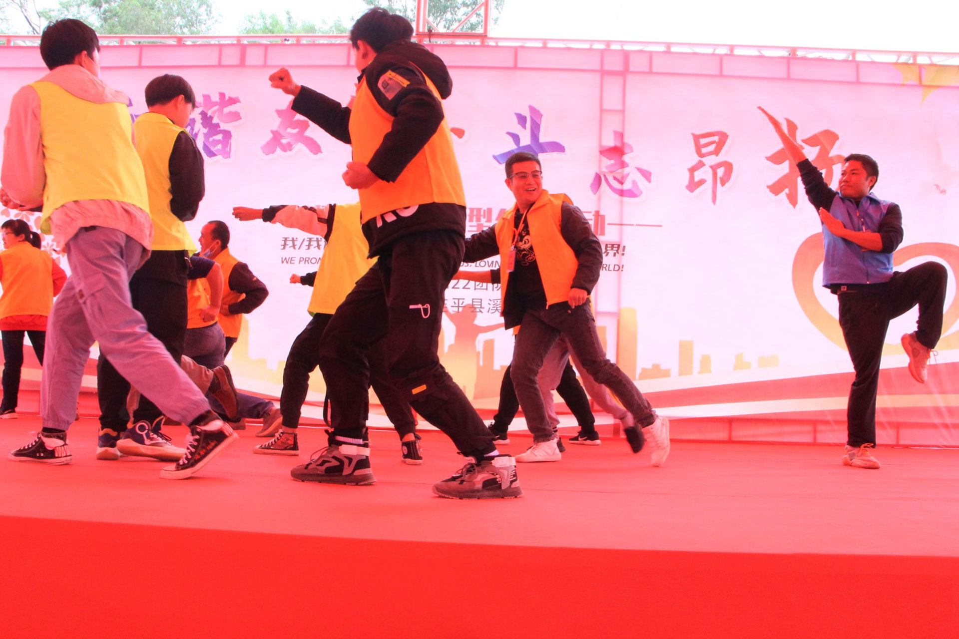 创盈芯实业联合“IN22”家族走进河源助学送爱心