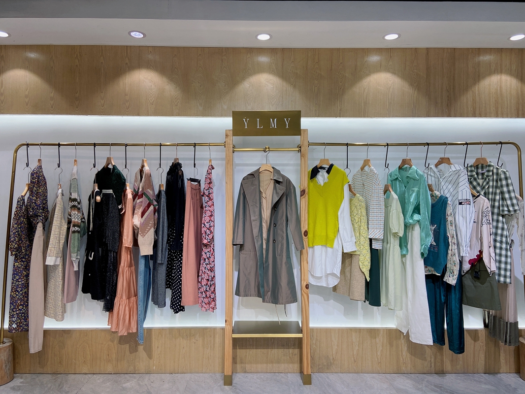 3color三彩女装官方旗舰店直播,3colour三彩服饰专卖店直播