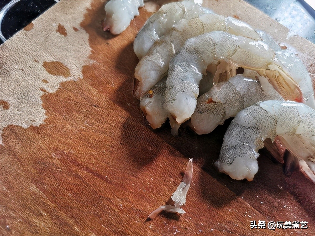 番茄虾仁面疙瘩,西红柿虾仁疙瘩汤全家都爱喝