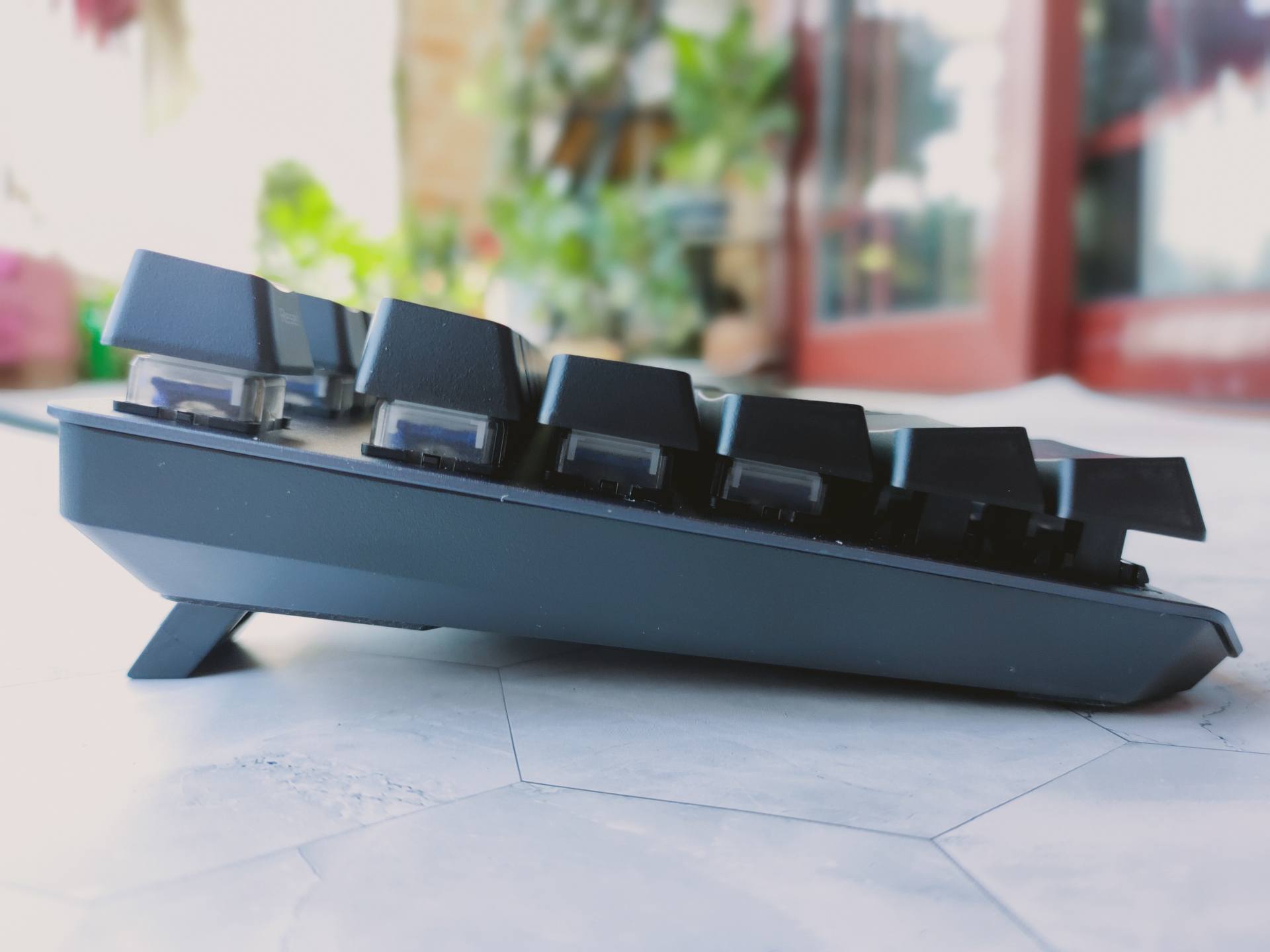 更强寿命和RGB灯光，败家之眼ROG游侠RX光轴键盘