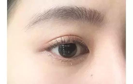 夹睫毛正确方法教程,睫毛夹睫毛怎么做才能好看