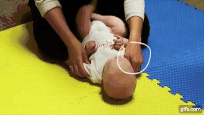 宝宝斜颈可以使用什么物理疗法,纠正宝宝斜颈最好的办法