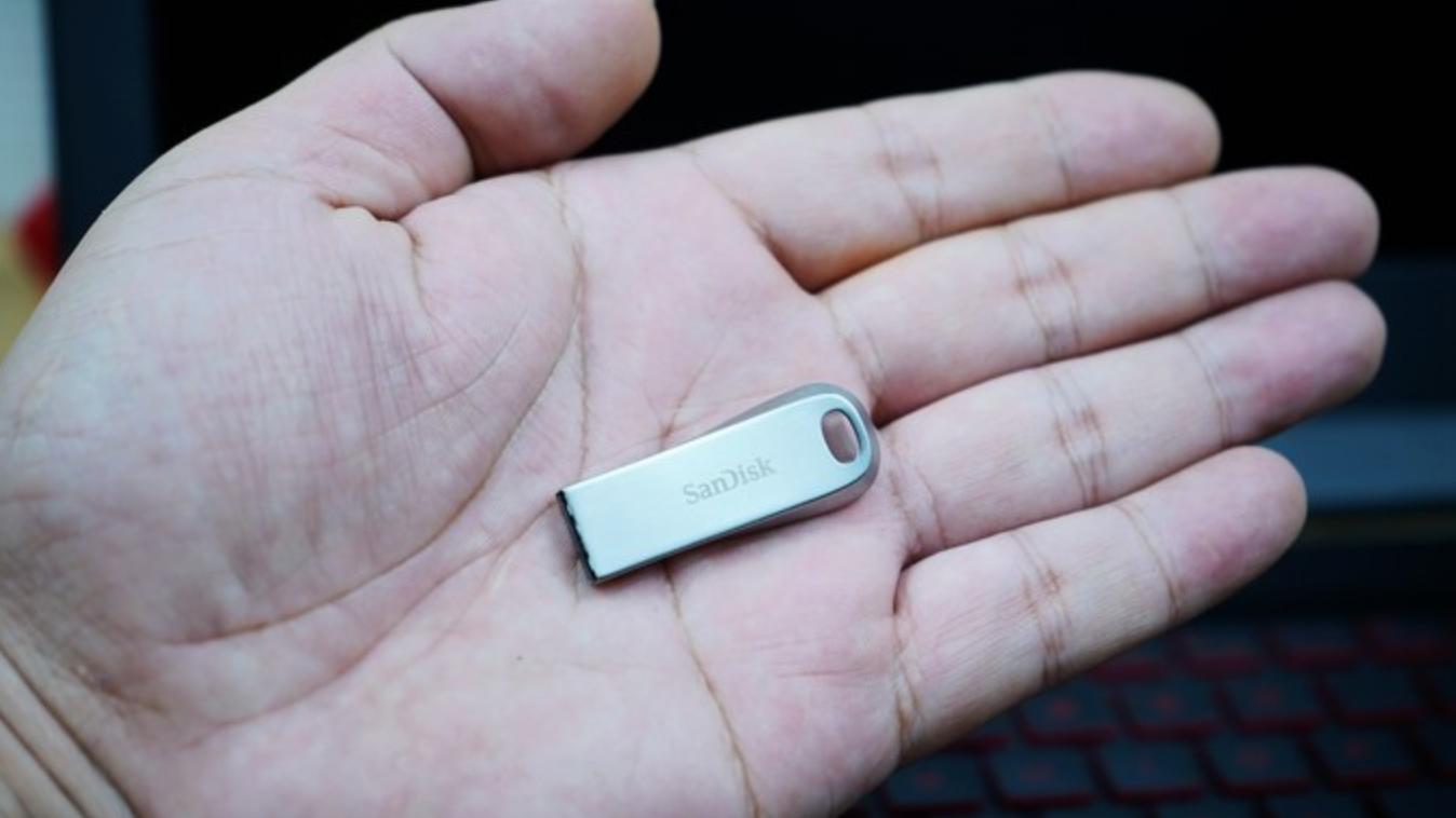 闪迪cz74u盘保护套,闪迪cz74u盘拆解