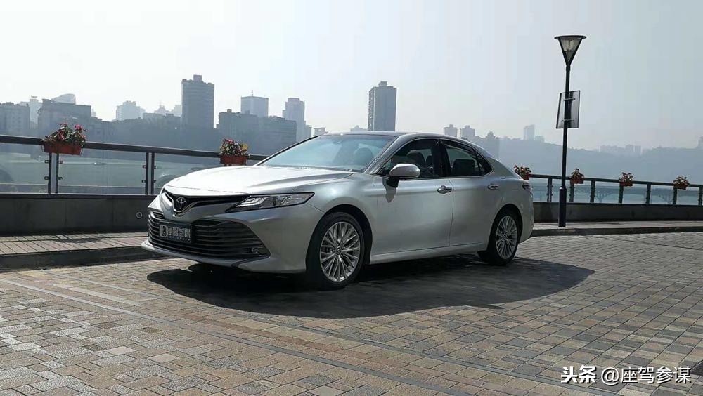 丰田凯美瑞2.5l豪华版测评,丰田凯美瑞2024款2.0精英版试驾