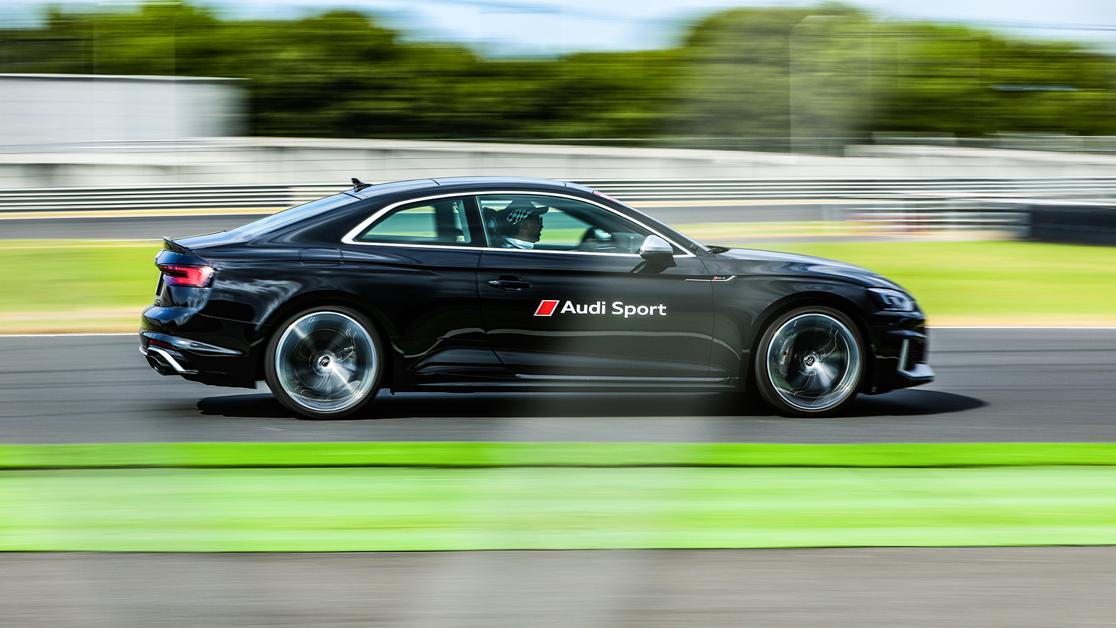 奥迪≠推头王！四驱或许真的挺香