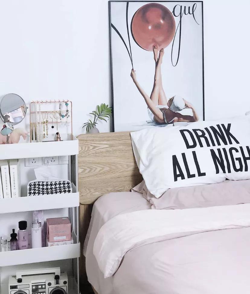 卧室床头柜收纳技巧,小卧室放不下床头柜用什么来收纳