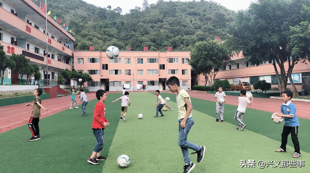 兴义市沧江乡中心小学六一班,兴义市少年宫