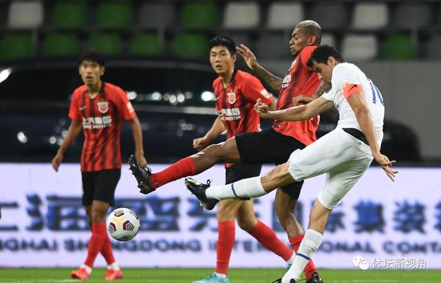 中超争议判罚鲁能,中超争议判罚20分钟