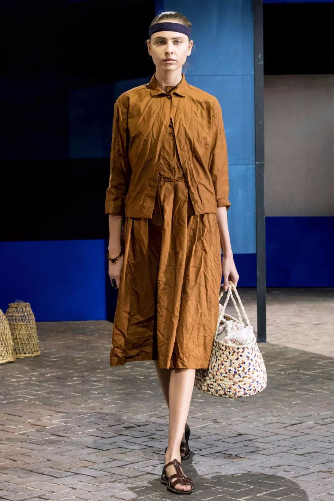 高端服装棉麻风流行趋势,棉麻复古文艺风穿搭会显老吗