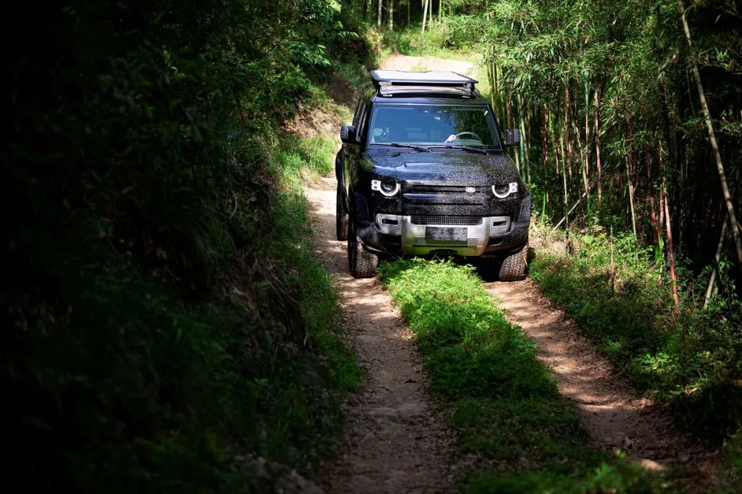 最新路虎卫士越野车,路虎卫士固特异at胎