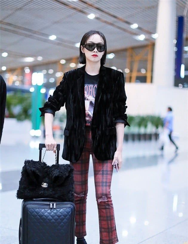 杨超越时尚服装仙气,杨超越可爱风穿搭