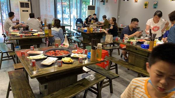 开火锅店需要哪些技巧,新手开火锅店注意事项和经营模式