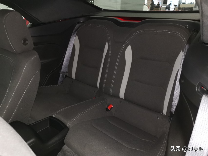 大黄蜂跑车科迈罗敞篷版高配,科迈罗大黄蜂敞篷版噪音大吗