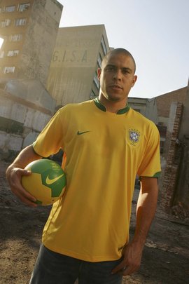 巴西足球史上十大巨星,巴西足球历史十大巨星贝利