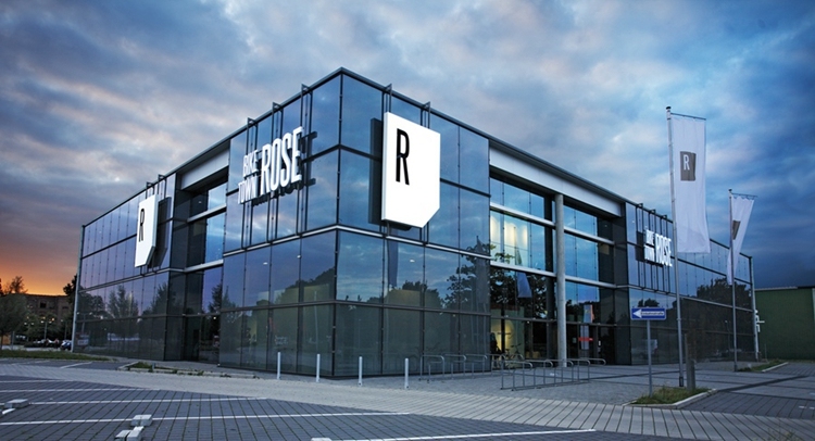 韦德之道九低帮是全掌碳板吗,韦德之道8是高配全掌䨻吗