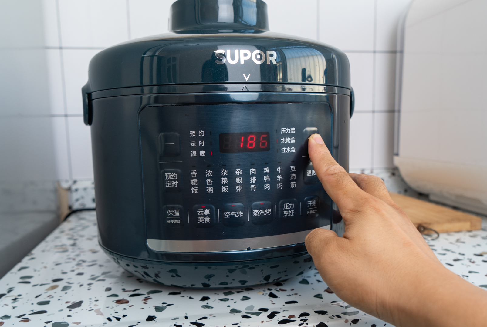 苏泊尔新款带菜谱的电压力锅,经济实惠的苏泊尔电压力锅