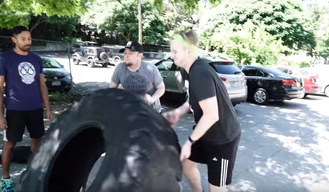 外国小哥模仿魔法师,外国小哥模仿吃东西的动作