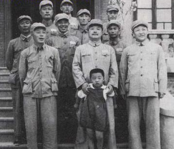 身经百战的开国中将郭鹏,因负伤受“酷刑”被贺龙称为硬汉