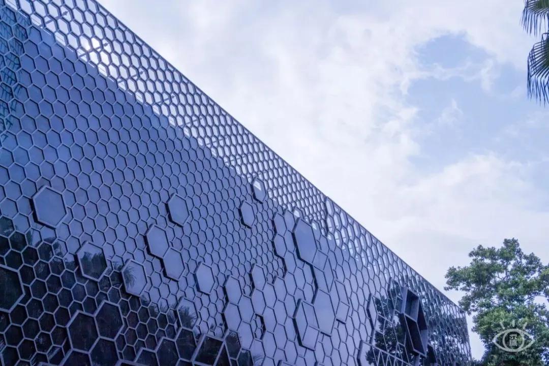 深圳翻身地铁成网红打卡地,深圳网红打卡地点富士康光明小镇