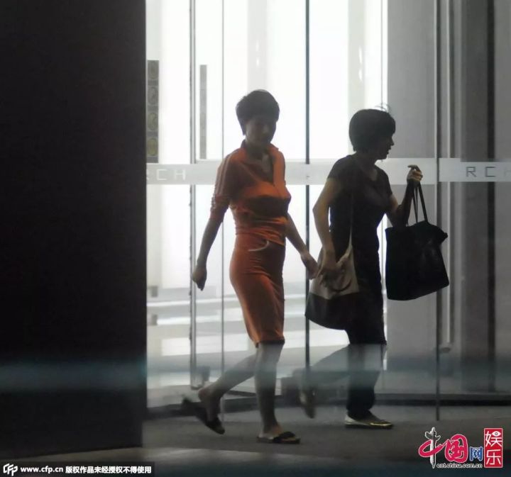 43岁的她竟然美的让人窒息,50岁的女人竟然美得让人羡慕