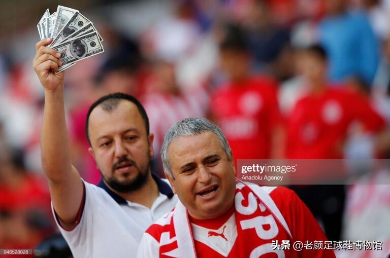 自称梅西曾辅佐他踢球，世界杯打假球贪得无厌头像被球迷印上美元