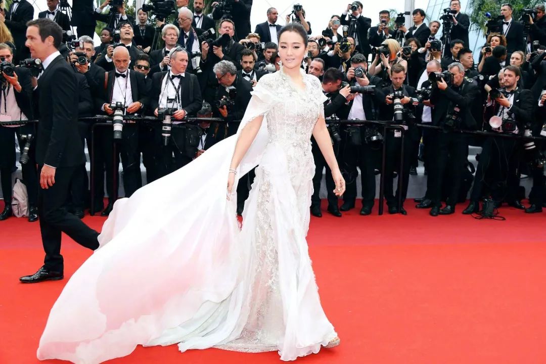 十八线网红戛纳红毯,十八线抖音网红