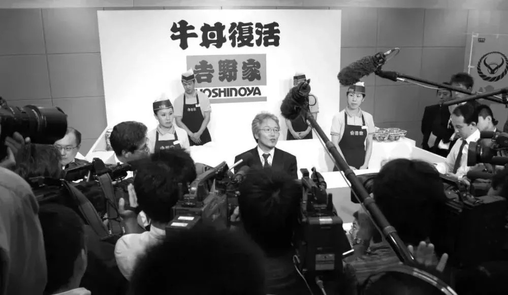 净利润暴跌1152.31%，关掉280多家门店，日本快餐巨头不香了？