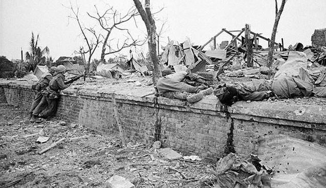 为消灭一名越南*击狙**手，美军动用整个炮兵团狂轰滥炸了一整晚