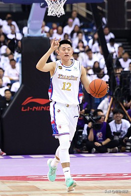 篮球少年的奇幻漂流——他们仨经历了CBA和NBL两个联赛的全明星