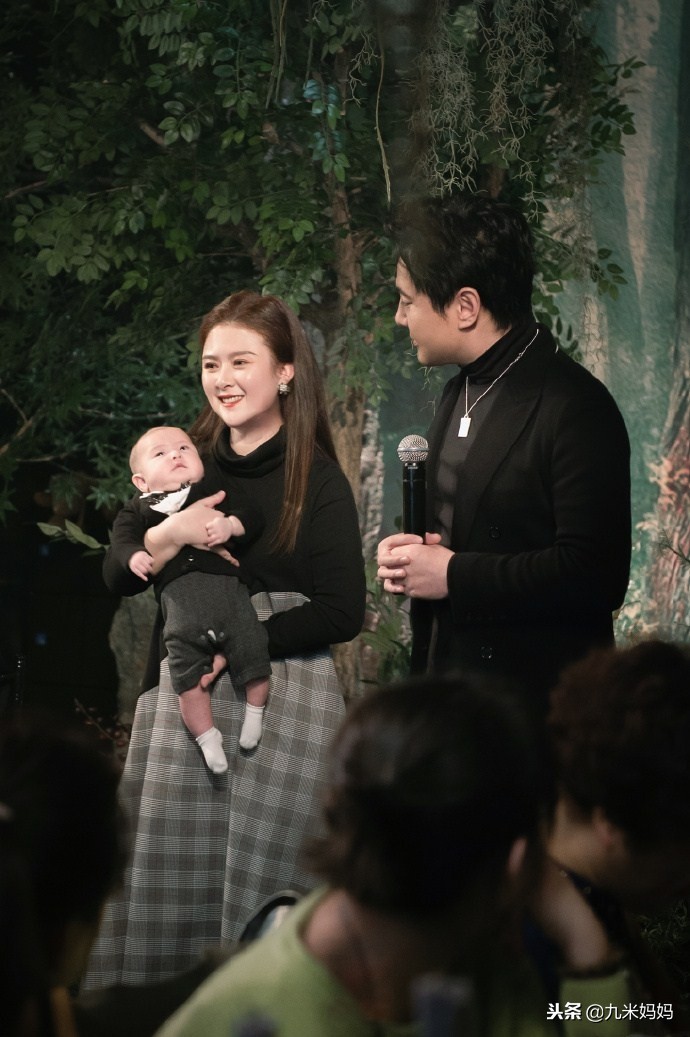 沈腾儿子罕见露面,沈腾一岁儿子公众场合化身小霸王