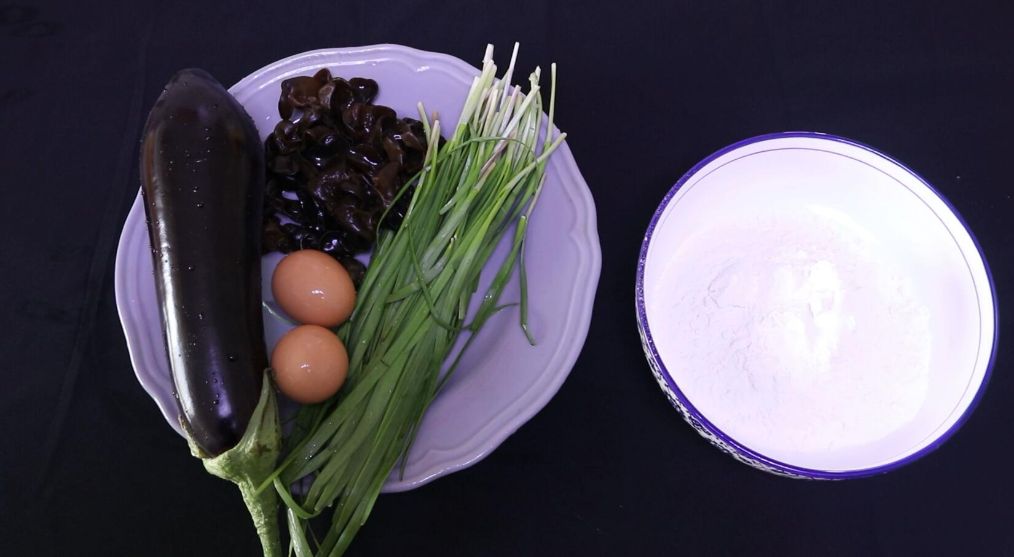 家庭版茄子馅饺子家常做法 (如何在家制作茄子馅饺子)