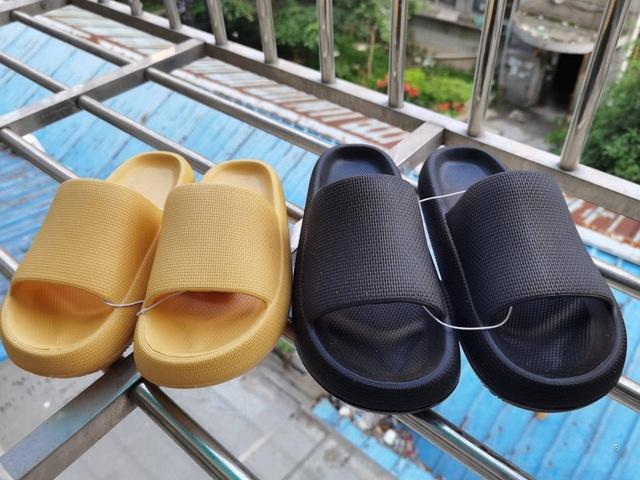 网红爆款踩屎感拖鞋直播间秒杀,踩屎感拖鞋上百元