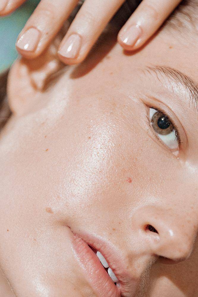 晒后修护可以涂抹晒伤的皮肤吗,晒伤后的刺痛感怎么消除