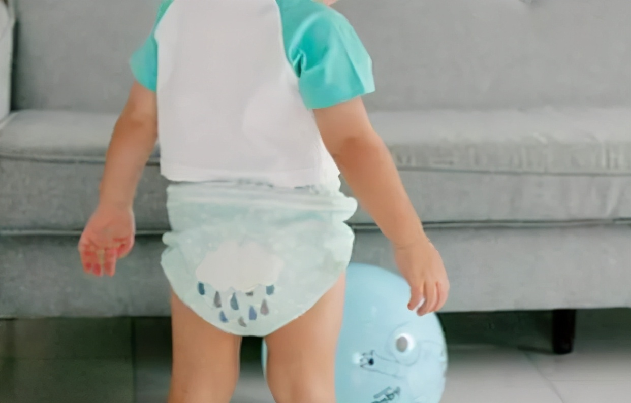 孩子被老师批评尿裤子了怎么办,4岁孩子被老师立规矩批评