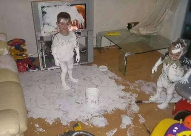 妈妈上厕所孩子吃东西,妈妈上厕所宝宝吃东西