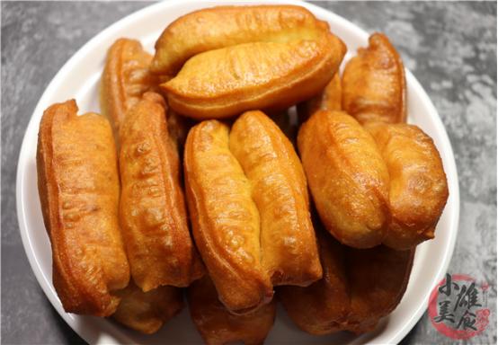 一包奶一个鸡蛋一碗面怎样做油条,自制油条只要一碗面粉一个鸡蛋