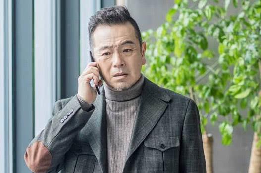 张晨光：演戏38年兢兢业业，捐款两千万无人问，64岁因直播被骂哭