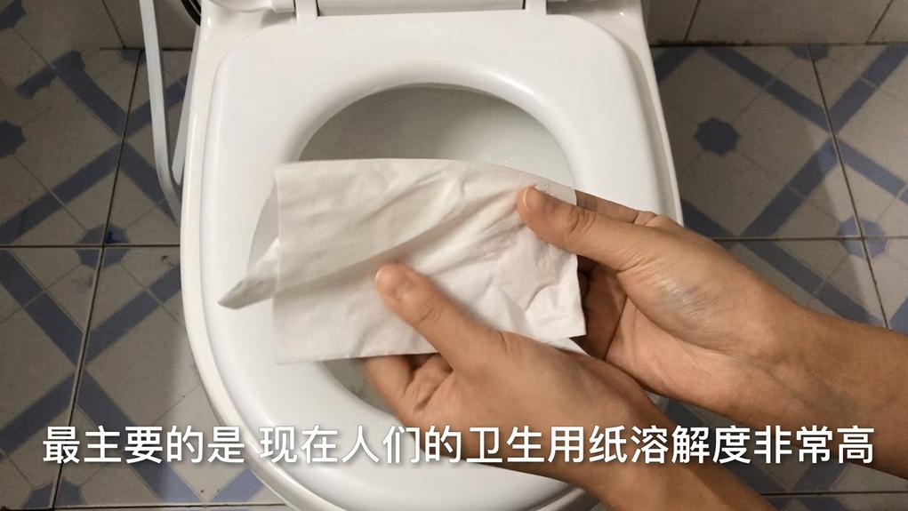 卫生纸丢马桶还是垃圾桶,卫生纸该扔进马桶还是纸篓