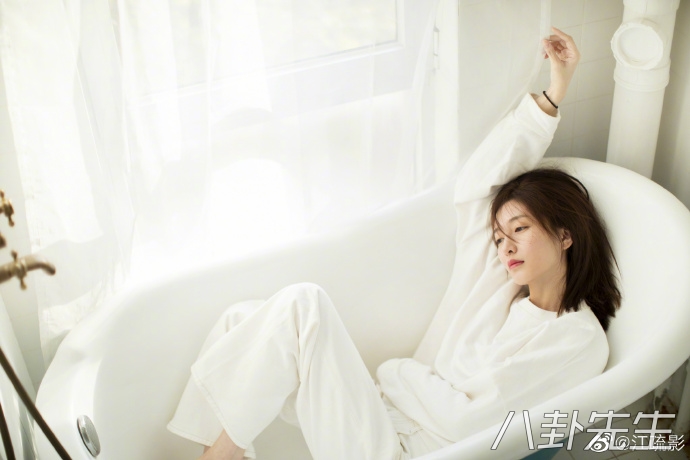 明星为粉丝准备的福利让人大开眼界，杨紫朱一龙弹唱，蔡徐坤染发