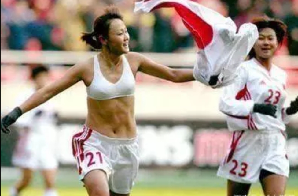 女足脱衣庆祝第一人,女足运动员脱衣庆祝