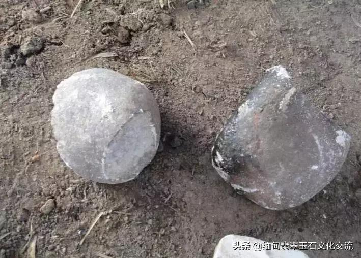 奇葩土豪竟把翡翠丢进火炉烧,烧出后色彩却十分鲜艳漂亮