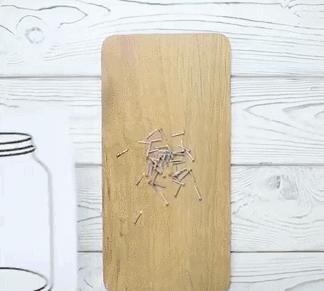 用绳子做绕线画,一根线吊起来拴着笔画画