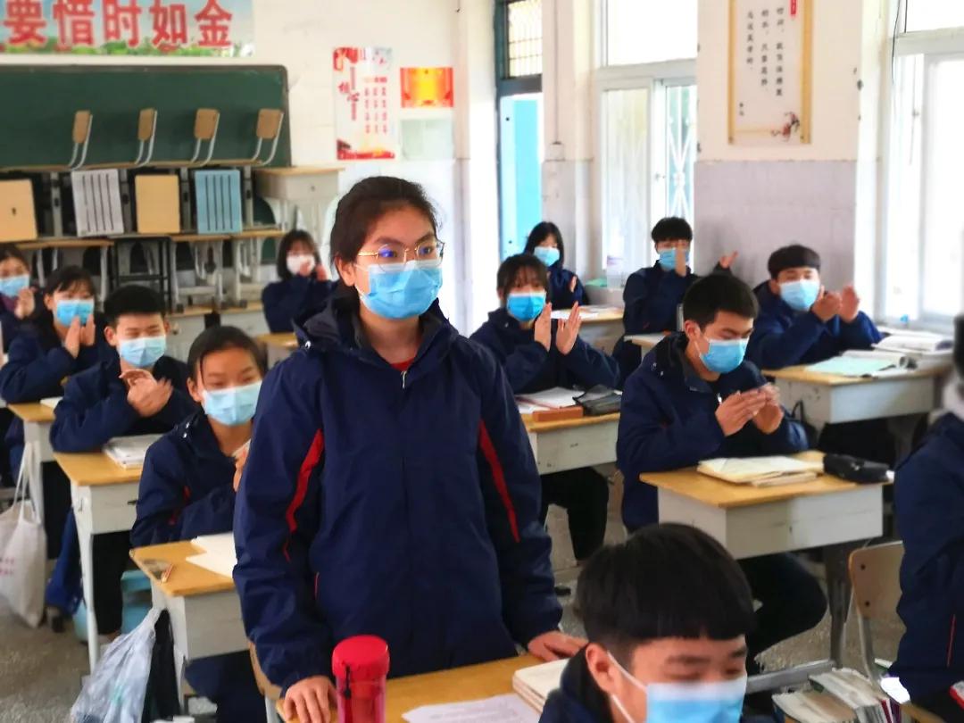 各学校开学第一天的报到情况,开学第一天的视频幼儿