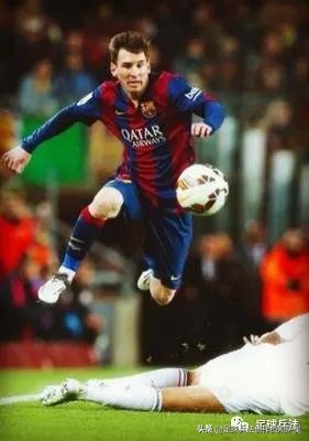 足球技战术训练视频,足球体能训练10种训练手段