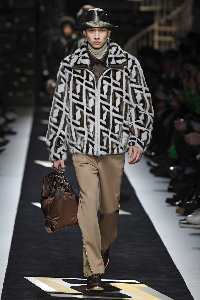 米兰时装周fendi2022春夏系列,米兰时装周2019秋冬fendi价钱